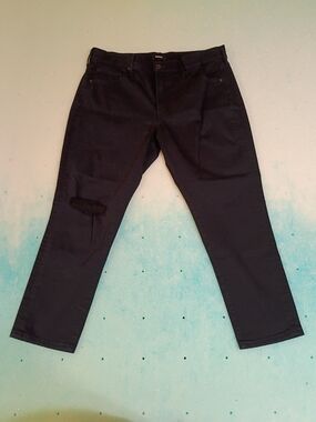 Express Black Straight-Leg Women's Jeans with Knee Distress
